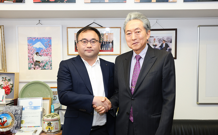 迅鐳激光董事長拜訪日本前首相鳩山由紀(jì)夫