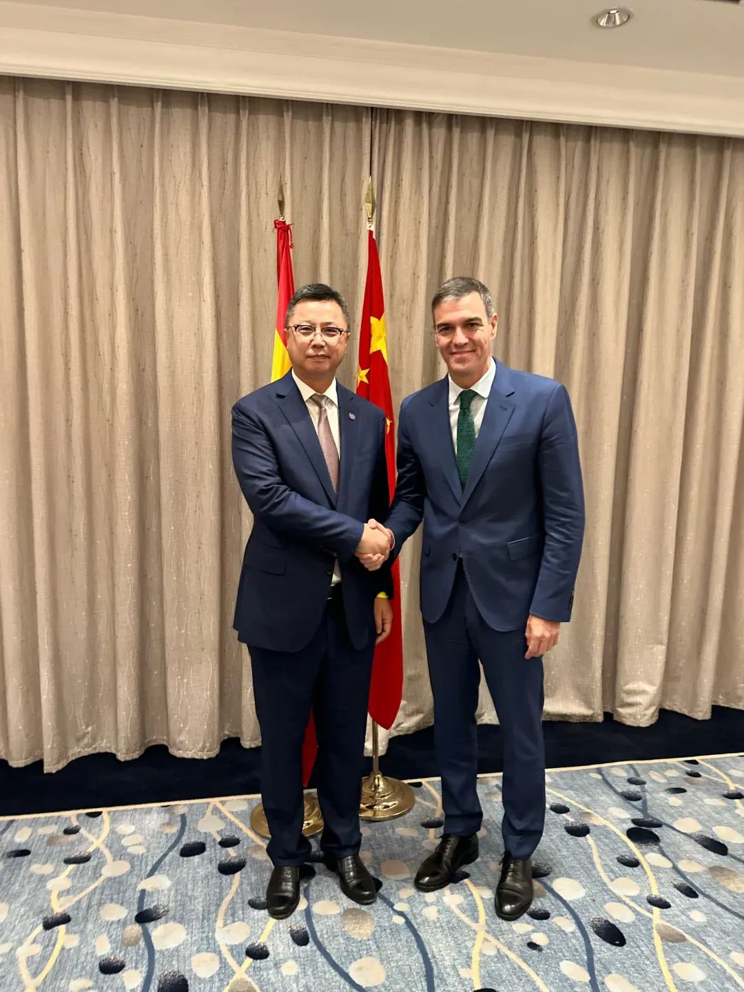 迅鐳激光董事長受邀參加西班牙領(lǐng)導(dǎo)-中國企業(yè)座談會！(圖2)