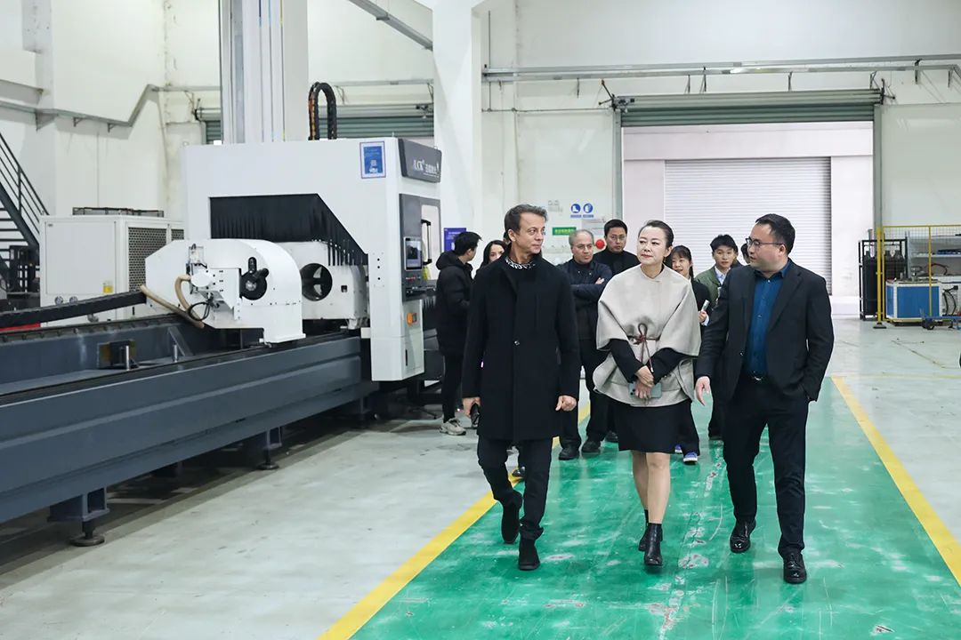 歐委會(huì)駐德國(guó)首席代表劉靜文攜海外客戶蒞臨迅鐳激光參觀考察！(圖4)