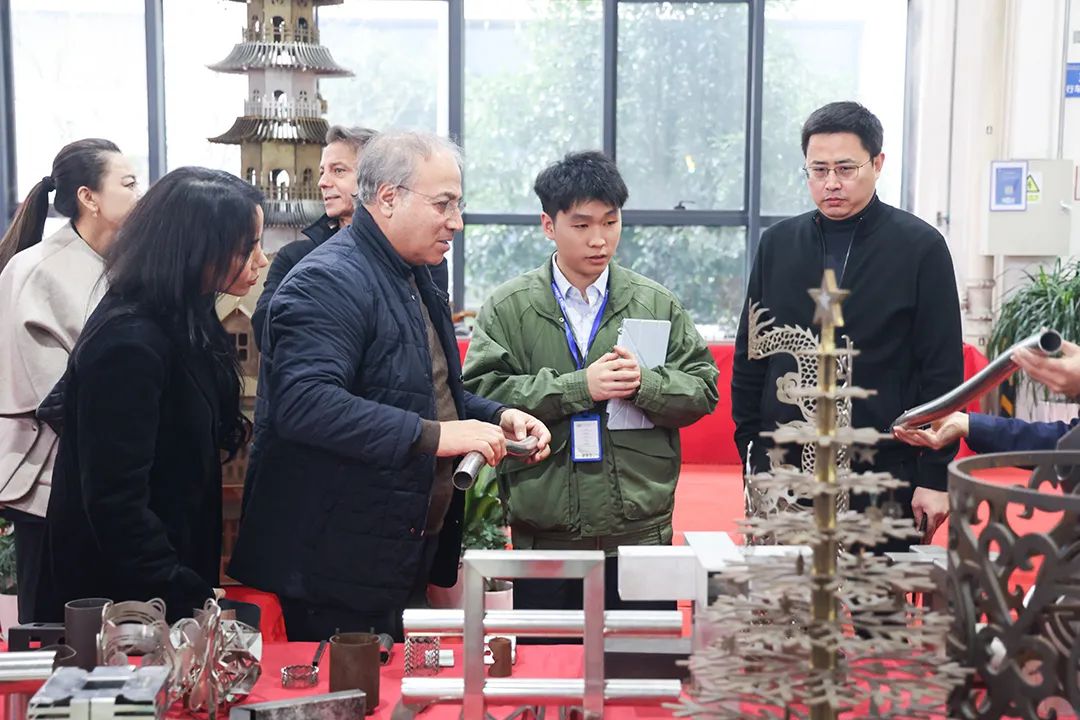 歐委會(huì)駐德國(guó)首席代表劉靜文攜海外客戶蒞臨迅鐳激光參觀考察！(圖5)