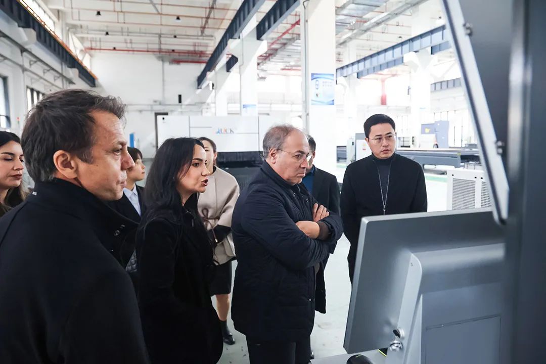 歐委會(huì)駐德國(guó)首席代表劉靜文攜海外客戶蒞臨迅鐳激光參觀考察！(圖7)