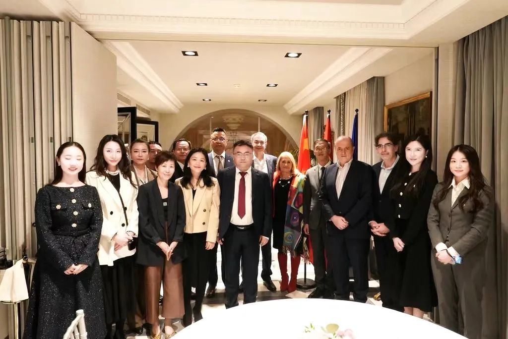 歐中理事會(huì)主席和駐西班牙大使為迅鐳激光歐洲銷售中心揭牌/波蘭前總統(tǒng)等前歐首腦被聘為海外發(fā)展顧問(圖9)