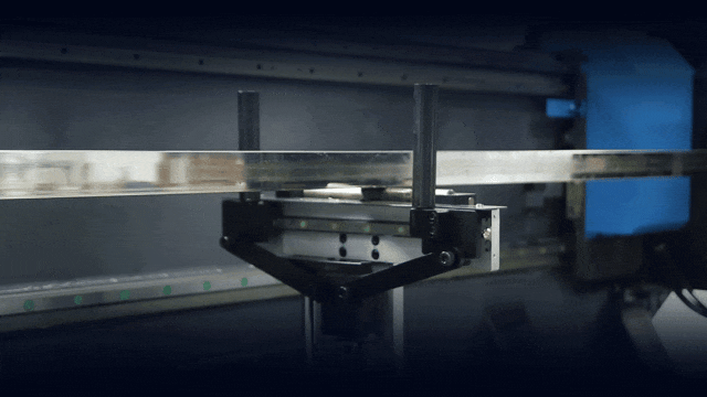 兩卡盤夾持切割時(shí)，小型管材甩動(dòng)嚴(yán)重怎么辦？迅鐳激光教你兩招，精準(zhǔn)切割不再難！(圖5)